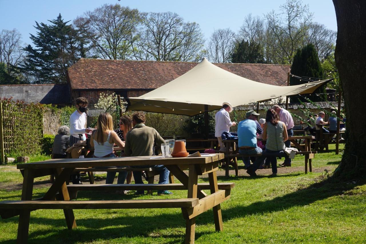 The Pembroke Arms Hotel Wilton  Eksteriør billede