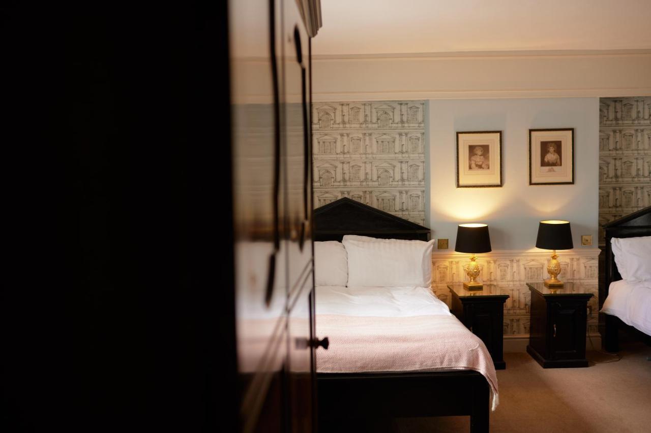 The Pembroke Arms Hotel Wilton  Eksteriør billede