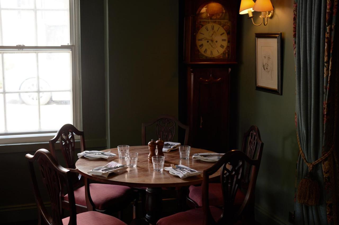 The Pembroke Arms Hotel Wilton  Eksteriør billede