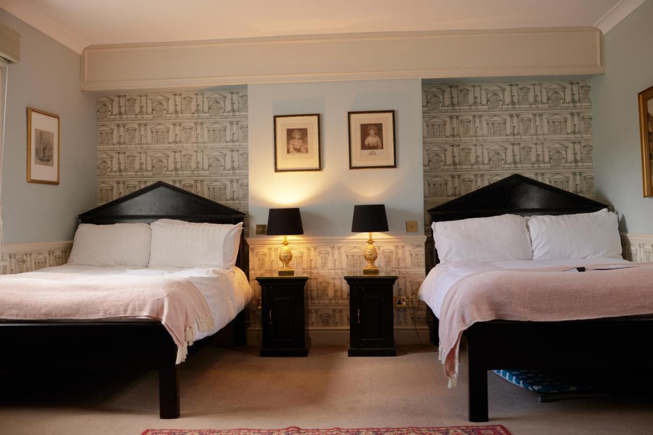 The Pembroke Arms Hotel Wilton  Eksteriør billede