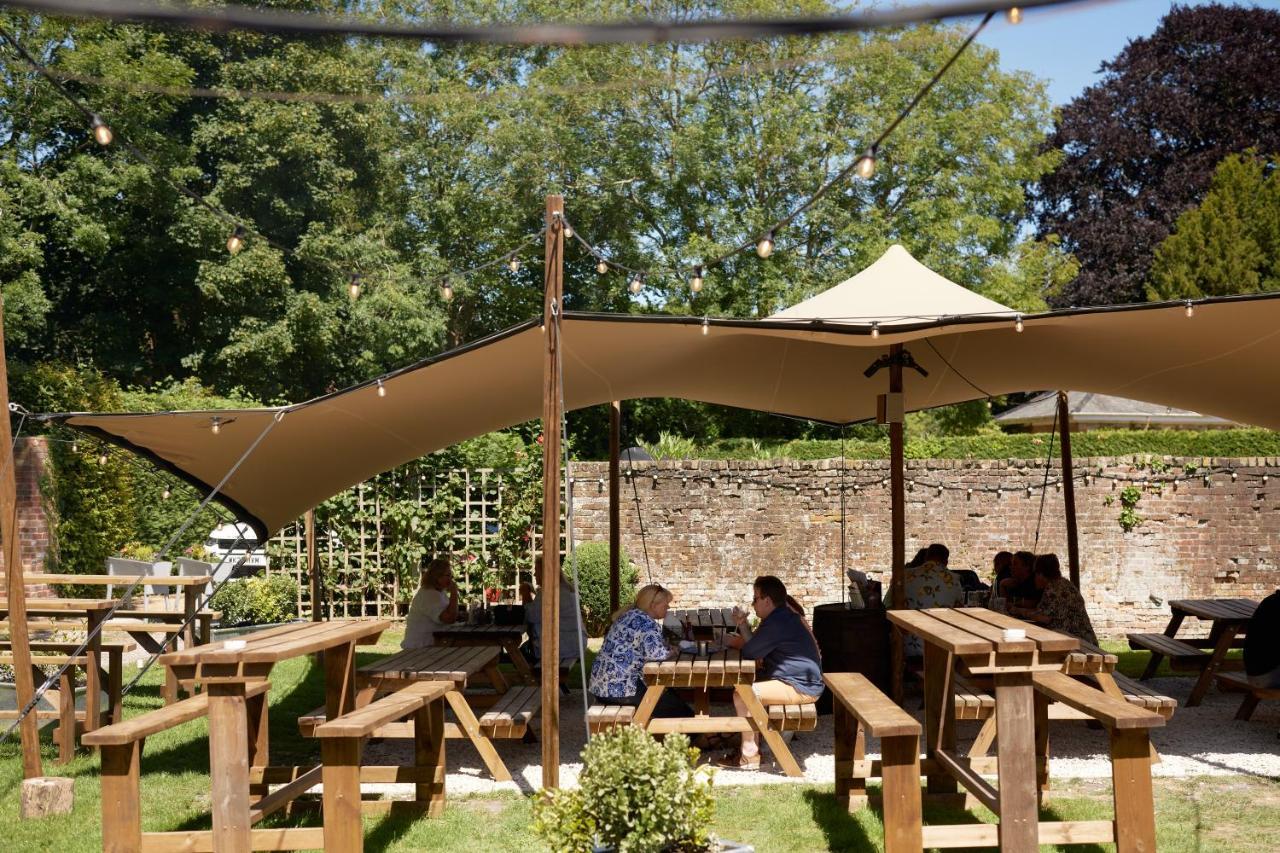 The Pembroke Arms Hotel Wilton  Eksteriør billede