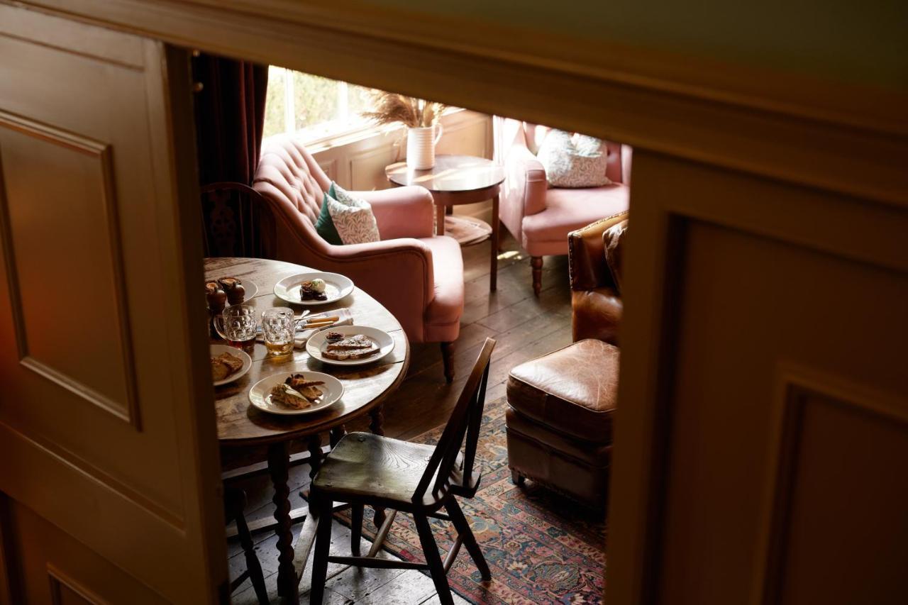 The Pembroke Arms Hotel Wilton  Eksteriør billede